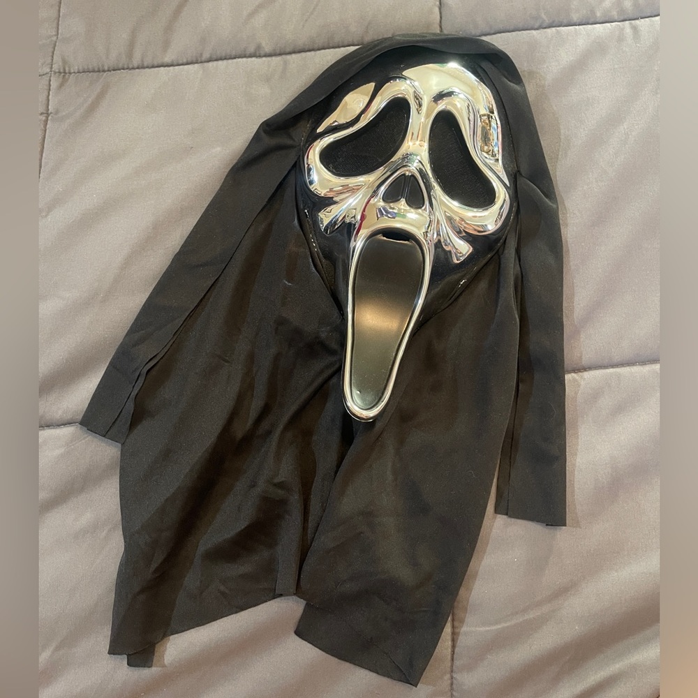 Chrome scream mask